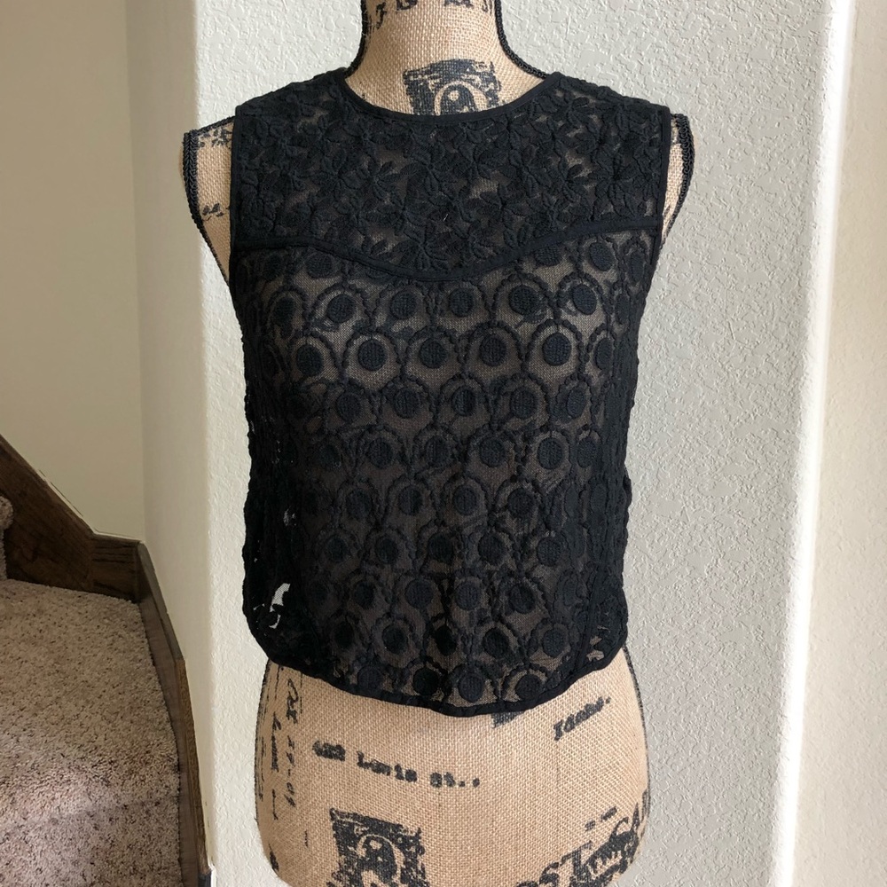 Black Sleevless Lace Crop Top